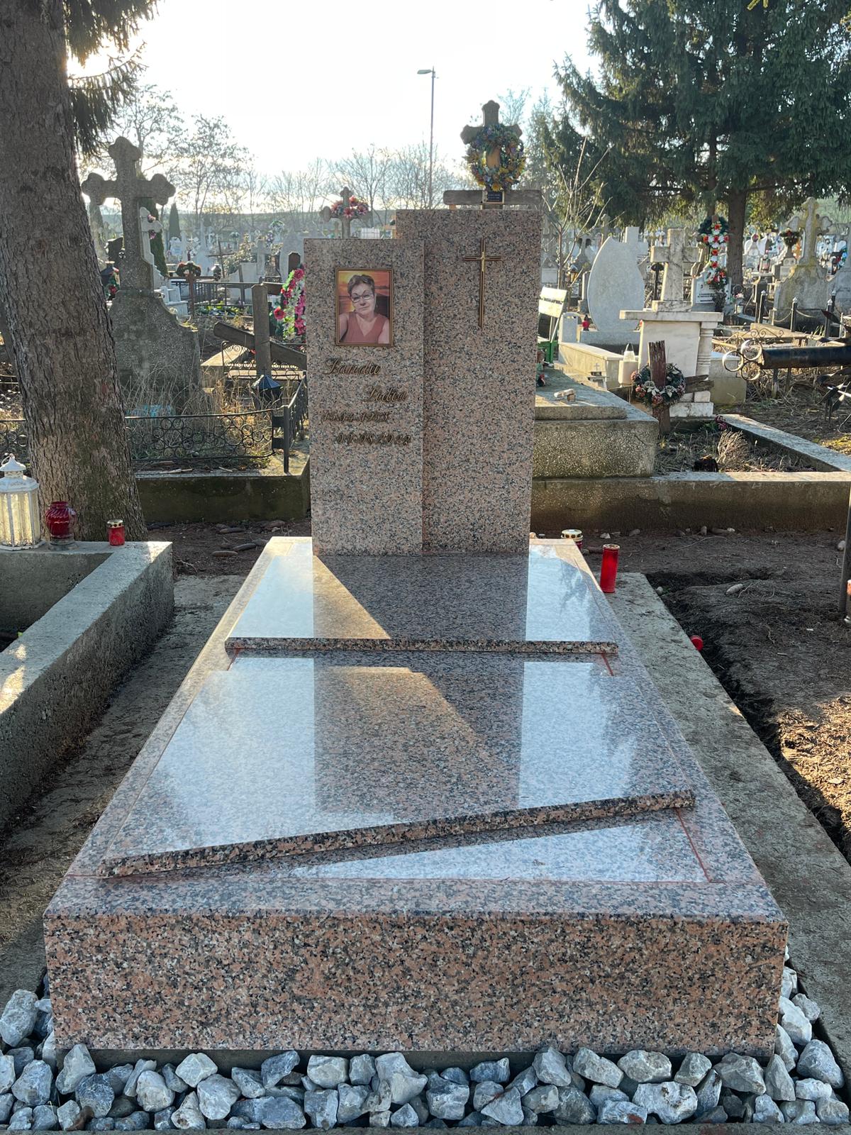 Lucrare funerară Divinum 3