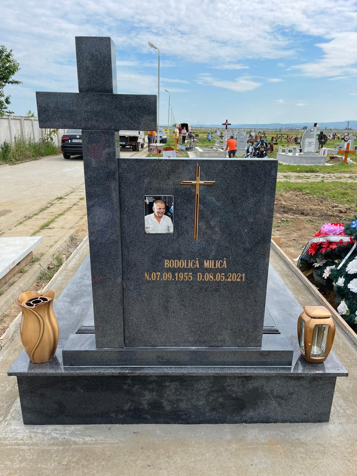 Lucrare funerară Divinum 8