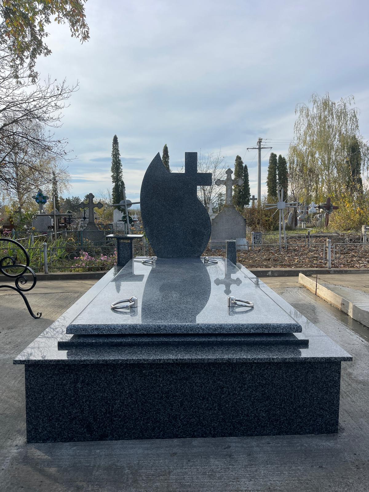 Lucrare funerară Divinum 32