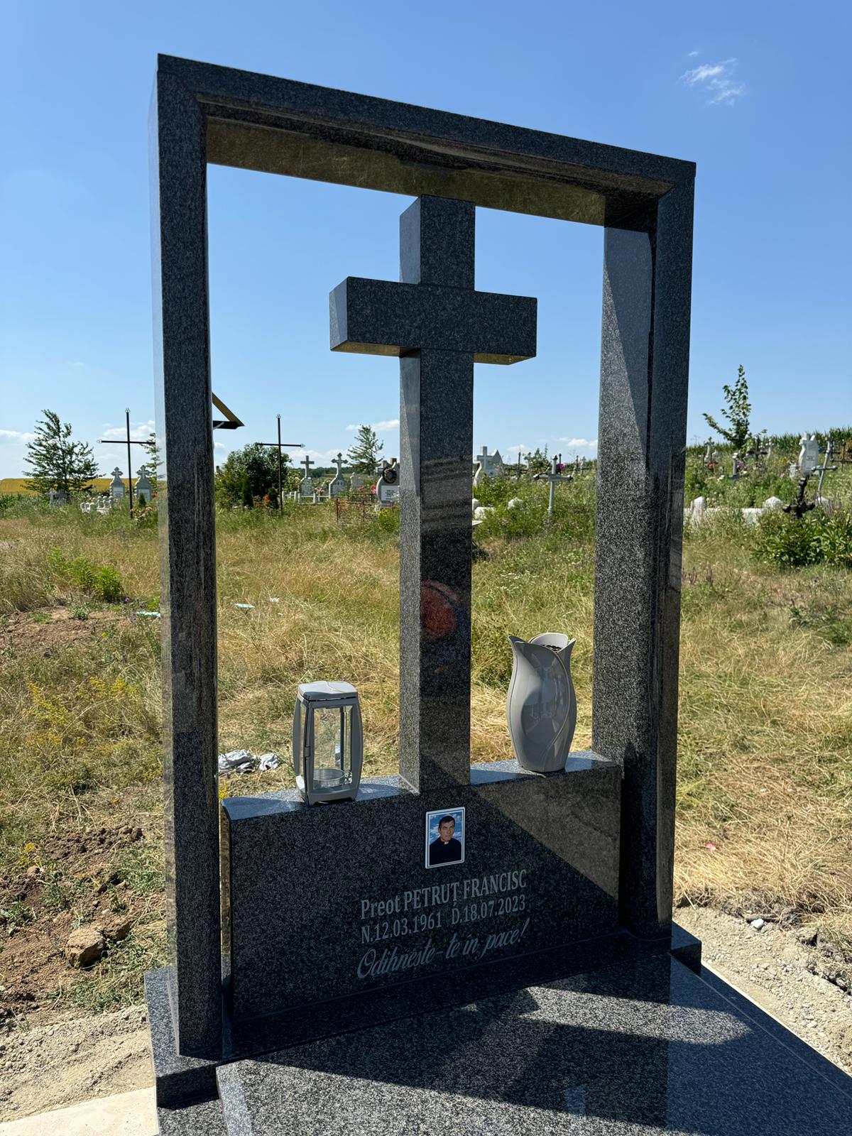 Lucrare funerară Divinum 66