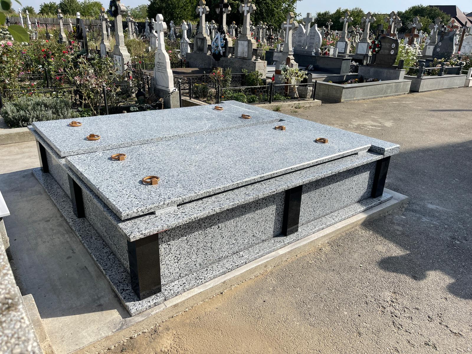Lucrare funerară Divinum 77