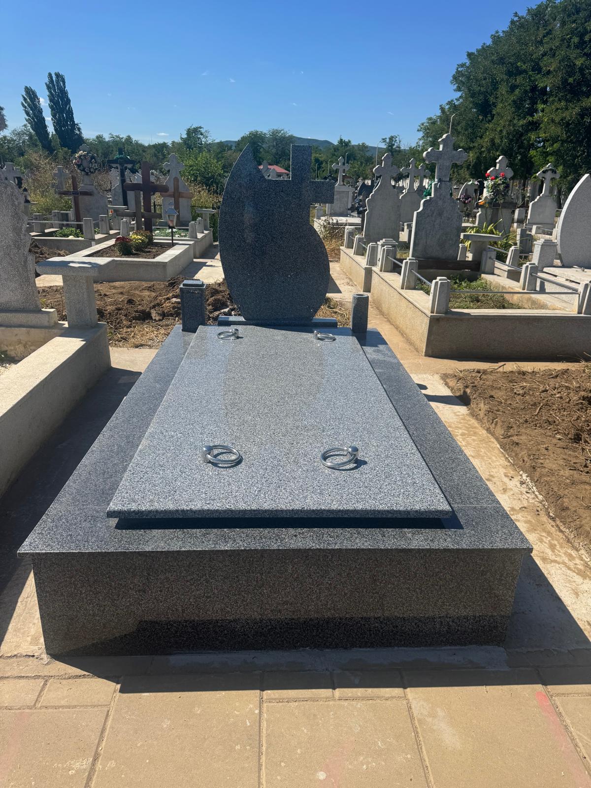 Lucrare funerară Divinum 132